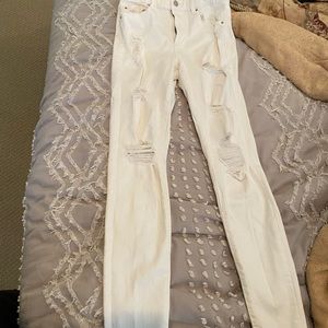Garage size 5 white distressed jeans
